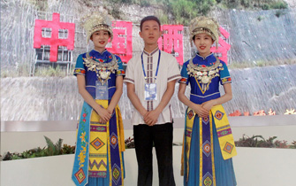 中心讲解员参与第四届世界硒都（恩施）硒产品博览交易会的讲解工作